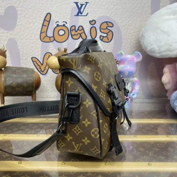 Louis Vuitton Trail Messenger Bag - Image 4