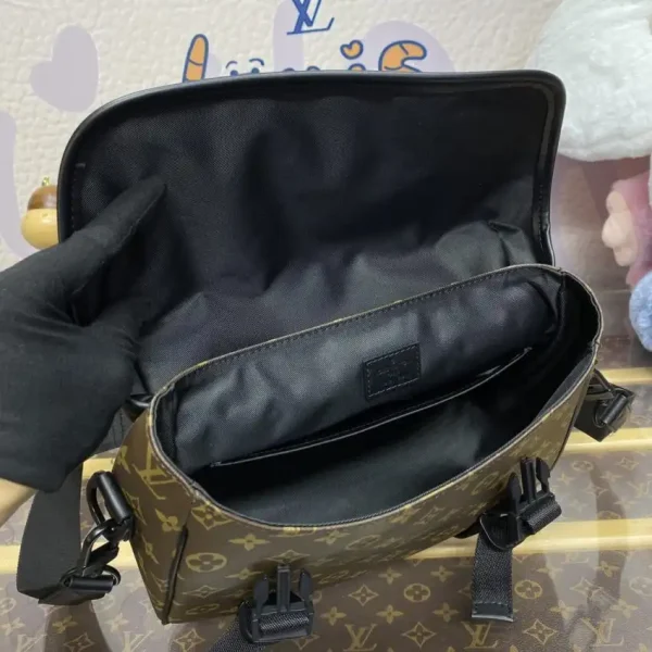 Louis Vuitton Trail Messenger Bag - Image 8