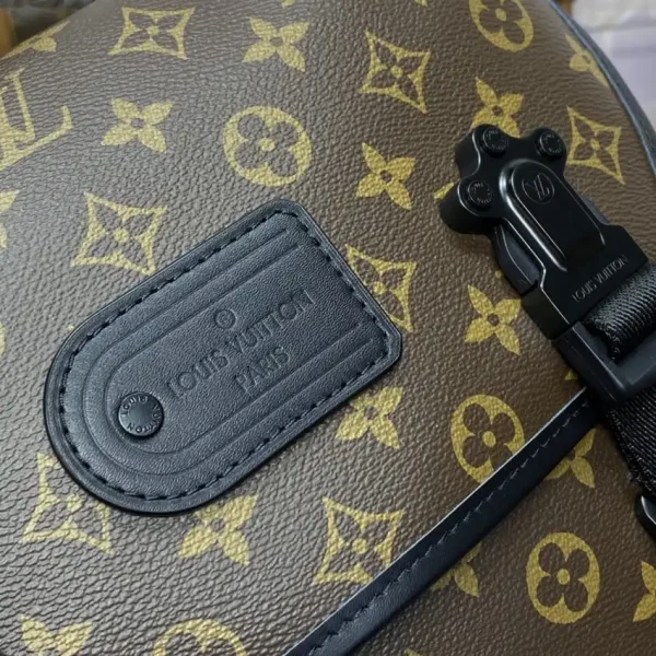 Louis Vuitton Trail Messenger Bag - Image 9