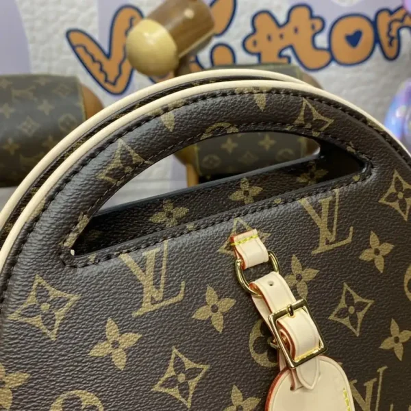 Louis Vuitton Around Me - Image 7