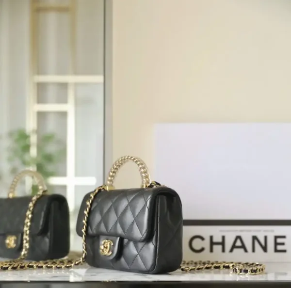CHANEL CF 19 cm Handle Black - Image 3