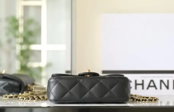 CHANEL CF 19 cm Handle Black - Image 4