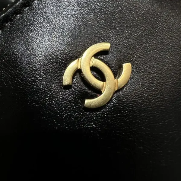 CHANEL 22  Medium Handbag Black - Image 3