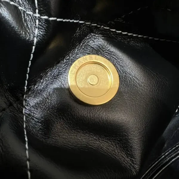 CHANEL 22  Medium Handbag Black - Image 5