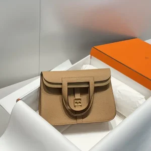 Hermes Halzan  Milk Tea