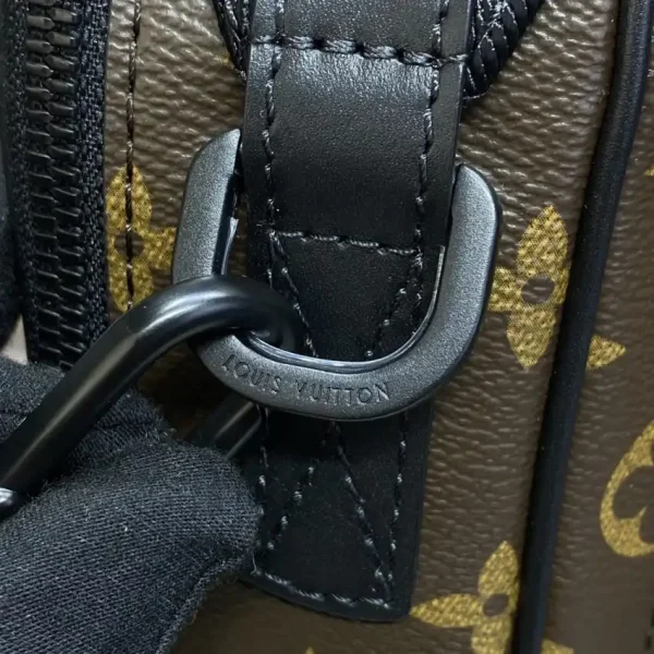 Louis Vuitton Quest Messenger - Image 2