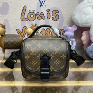 Louis Vuitton Quest Messenger