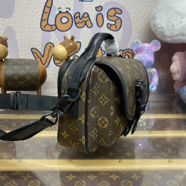 Louis Vuitton Quest Messenger - Image 5
