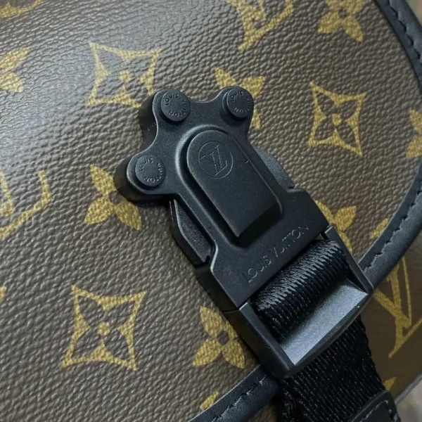Louis Vuitton Quest Messenger - Image 10