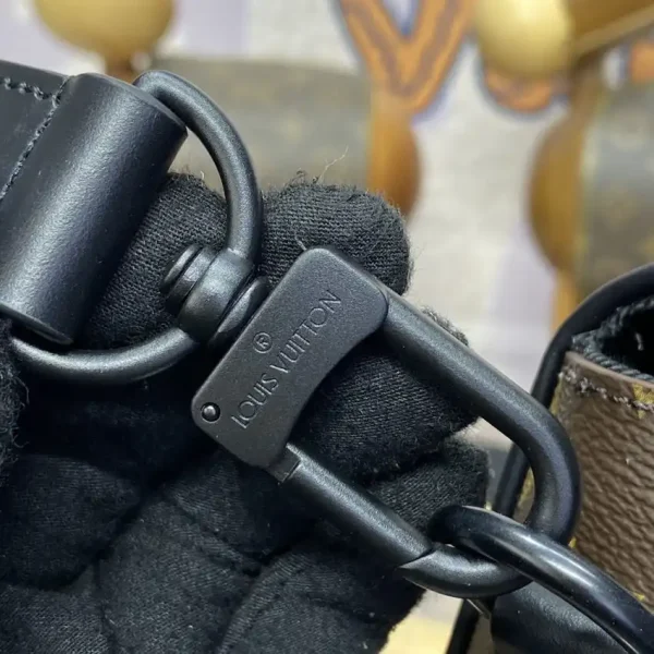 Louis Vuitton Messenger Brown - Image 4