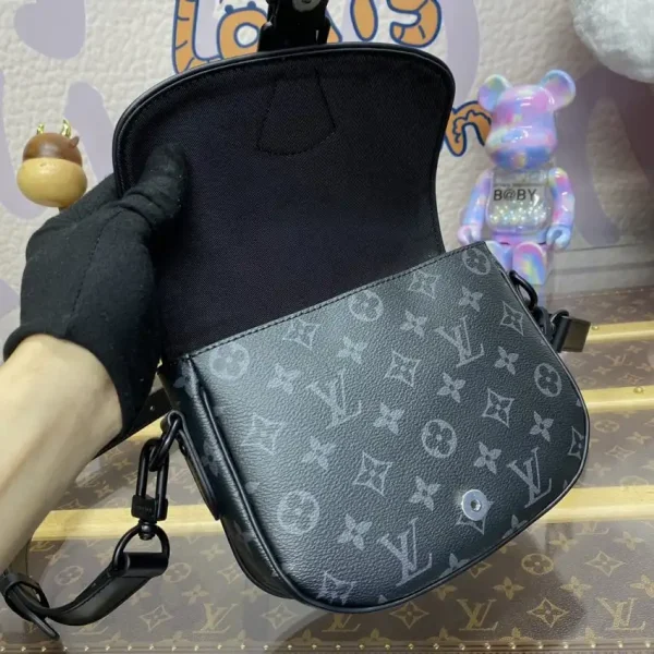 Louis Vuitton Messenger Black - Image 4