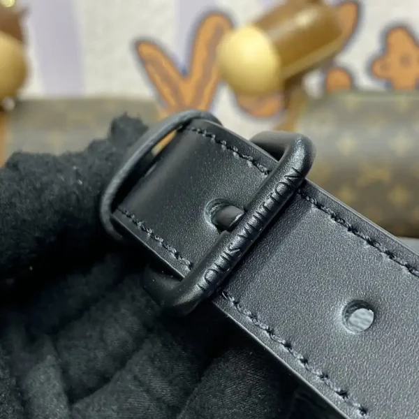 Louis Vuitton Messenger Black - Image 9