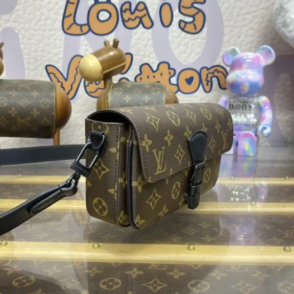 Louis Vuitton Montsouris Wearable Wallet - Image 6