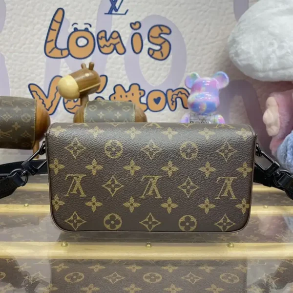 Louis Vuitton Montsouris Wearable Wallet - Image 7