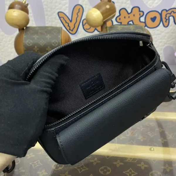 Louis Vuitton Pilot Wearable Wallet Black - Image 6