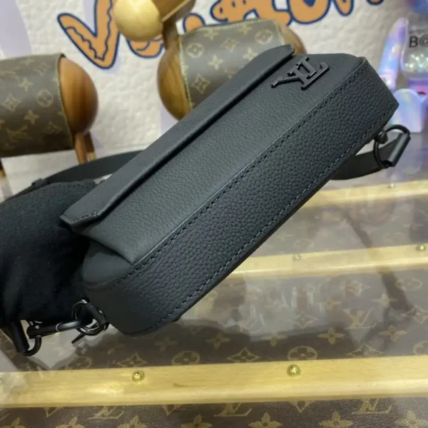 Louis Vuitton Pilot Wearable Wallet Black - Image 9
