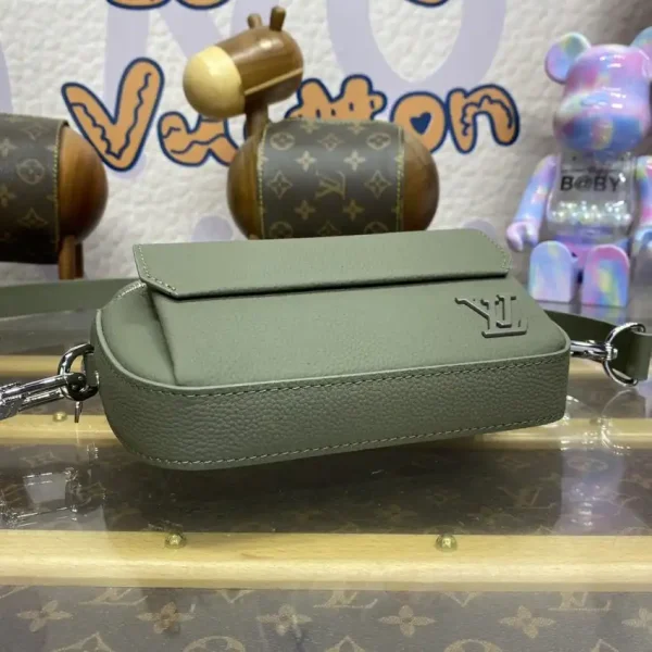 Louis Vuitton Pilot Wearable Wallet Green - Image 7