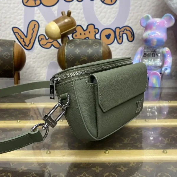Louis Vuitton Pilot Wearable Wallet Green - Image 8
