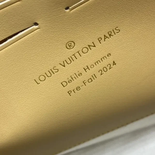 Louis Vuitton Pochette Voyage Denim - Image 7