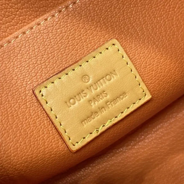 Louis Vuitton Pochette Cosmétique Orange - Image 4
