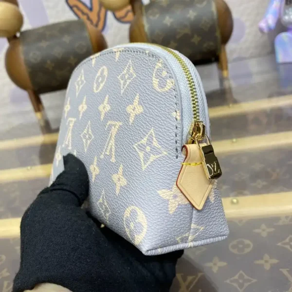 Louis Vuitton Pochette Cosmétique Grey - Image 3