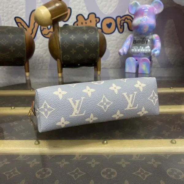 Louis Vuitton Pochette Cosmétique Grey - Image 4