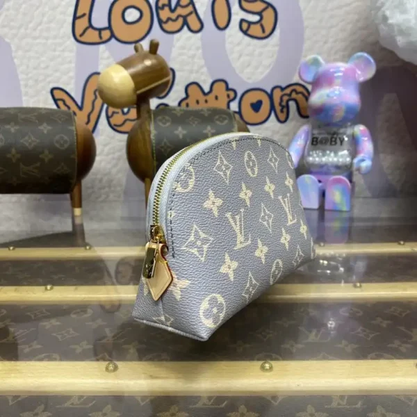 Louis Vuitton Pochette Cosmétique Grey - Image 6