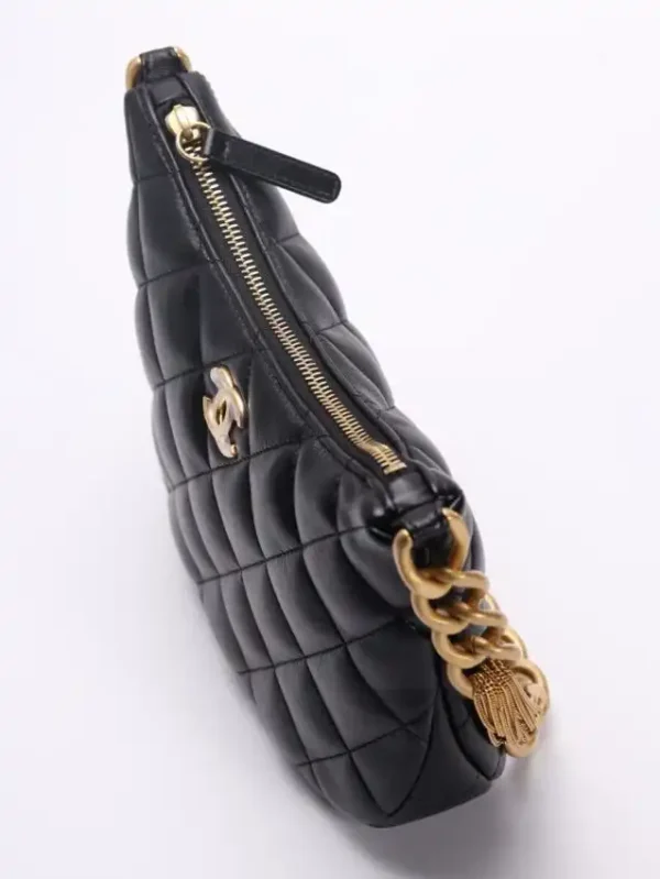 CHANEL Chain Hobo Black - Image 6