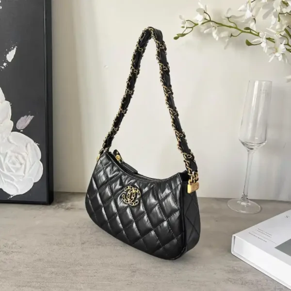 CHANEL 23k armpit bag small - Image 8