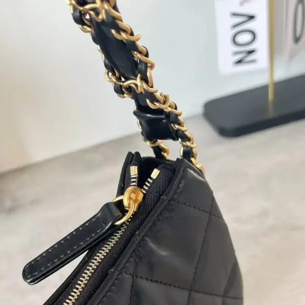 CHANEL 23k armpit bag small - Image 4