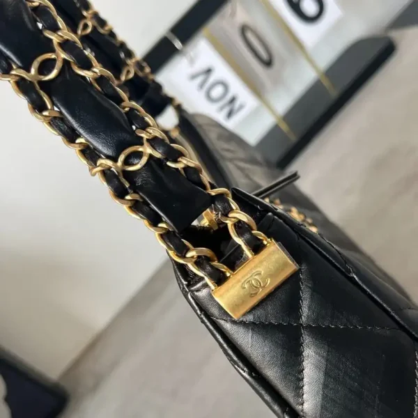 CHANEL 23k armpit bag small - Image 6