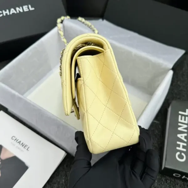 CHANEL Classic Flap 25cm Yellow - Image 3