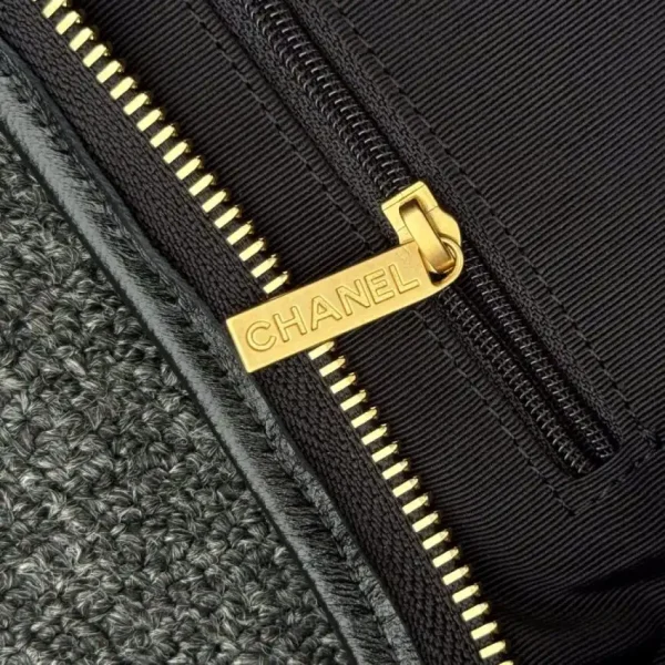 CHANEL 24a Hobo Large Black - Image 4