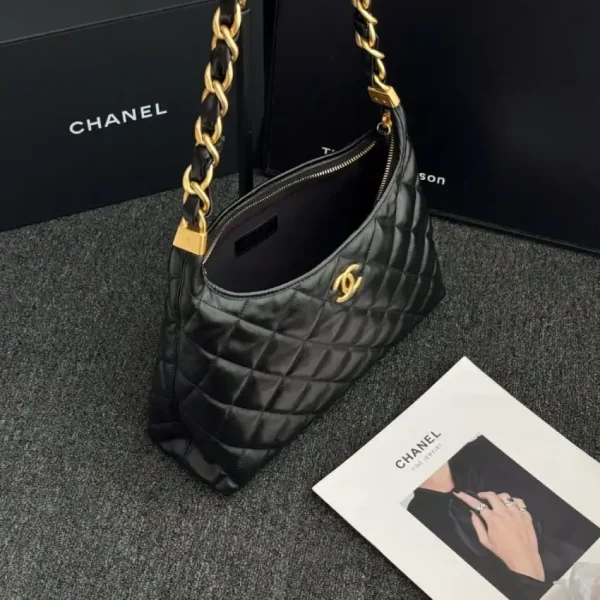 CHANEL 24a Hobo Large Black - Image 9