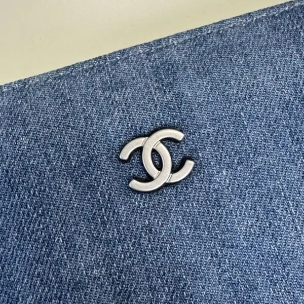CHANEL 22 Medium Handbag Denim - Image 4