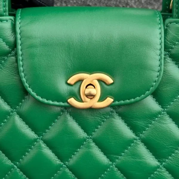 CHANEL 23k Kelly Green - Image 4