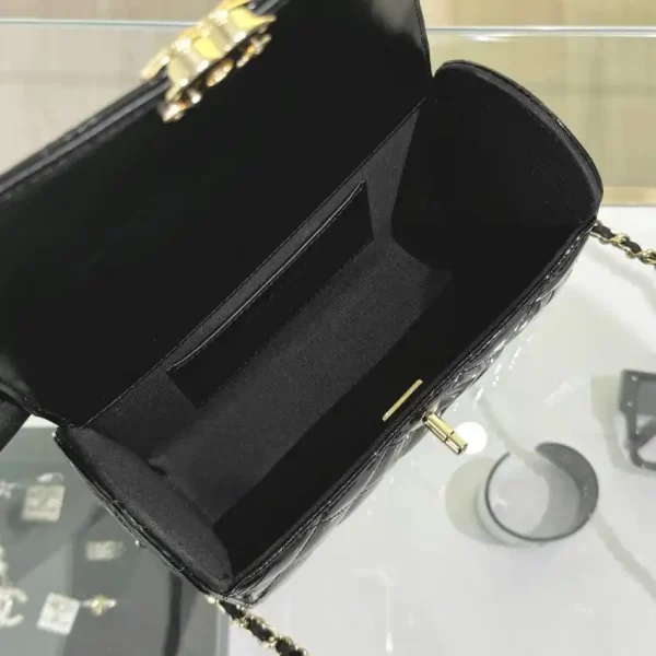 CHANEL 23 Patent Box Bag - Image 7