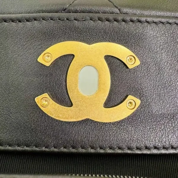 CHANEL 23A Hobo Bag - Image 6