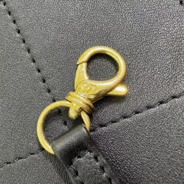 CHANEL 23A Hobo Bag - Image 7