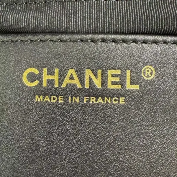 CHANEL 23A Hobo Bag - Image 10