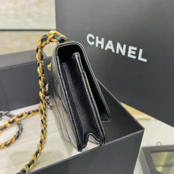 CHANEL 19 Wallet on Chain Black - Image 2