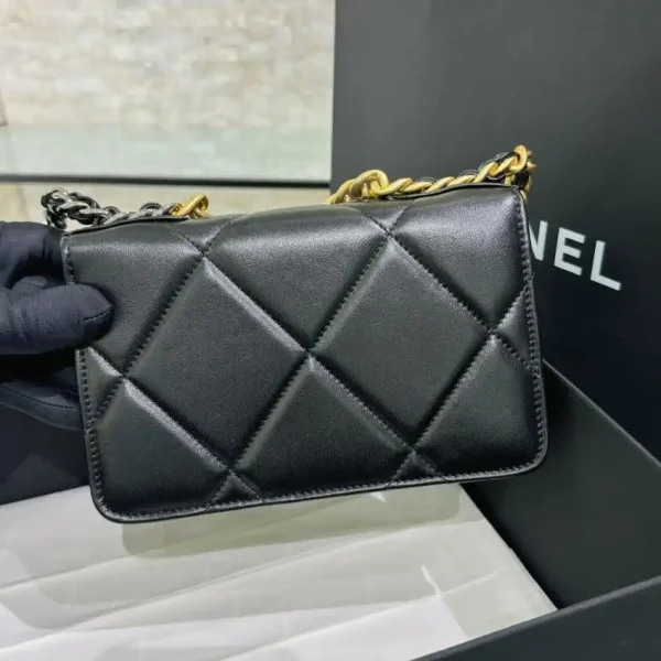 CHANEL 19 Wallet on Chain Black - Image 4