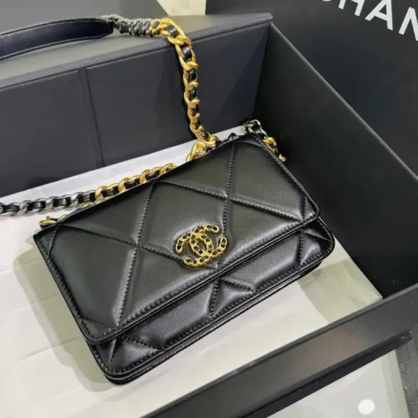 CHANEL 19 Wallet on Chain Black - Image 5