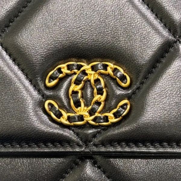 CHANEL 19 Wallet on Chain Black - Image 8