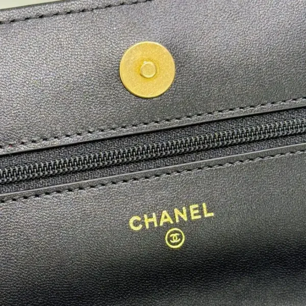 CHANEL 19 Wallet on Chain Black - Image 10