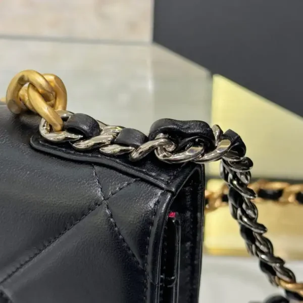 CHANEL 19 Wallet on Chain Black - Image 12