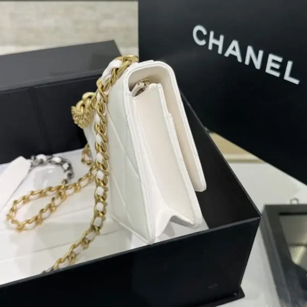 CHANEL 19 Wallet on Chain White - Image 3