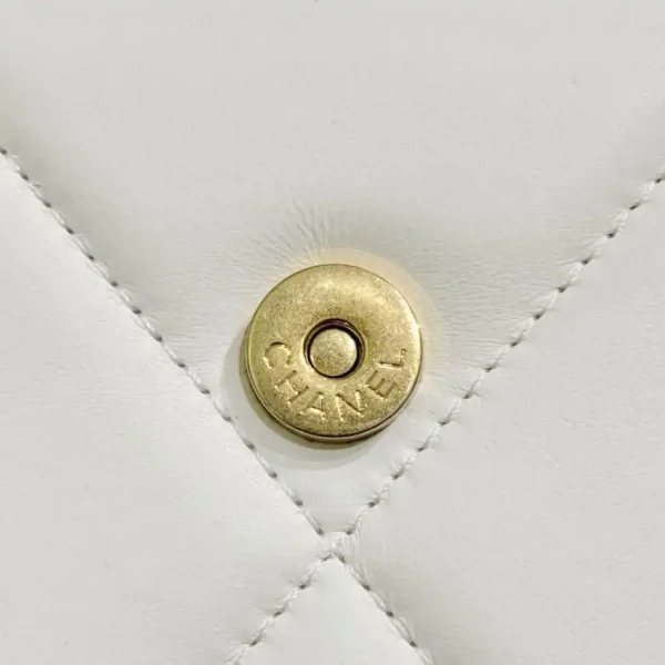 CHANEL 19 Wallet on Chain White - Image 5