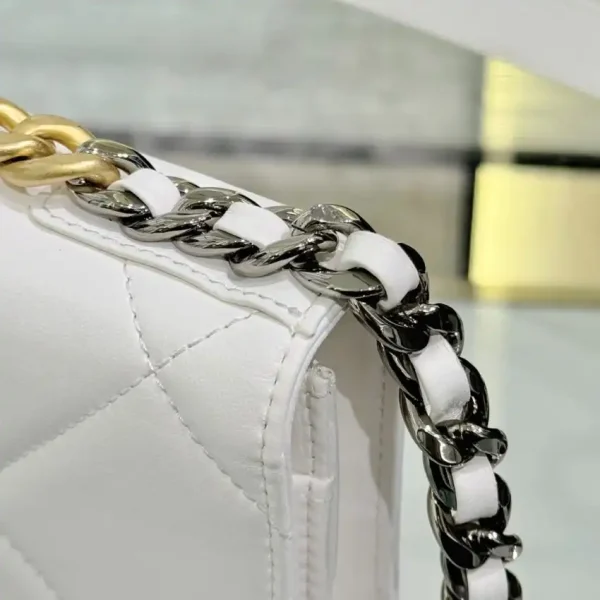 CHANEL 19 Wallet on Chain White - Image 7