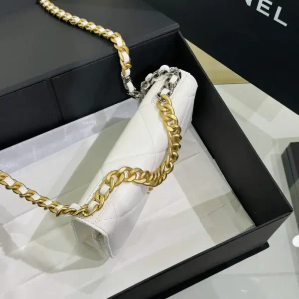 CHANEL 19 Wallet on Chain White - Image 9